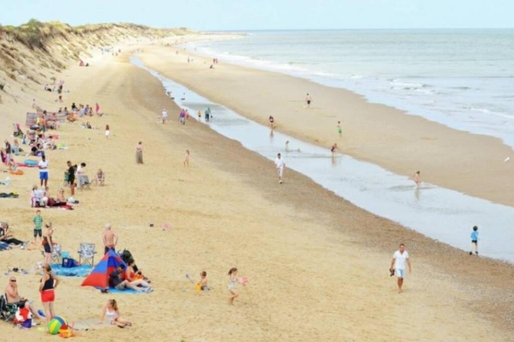 Cute Chalet Near The Beach Great Yarmouth Zewnętrze zdjęcie